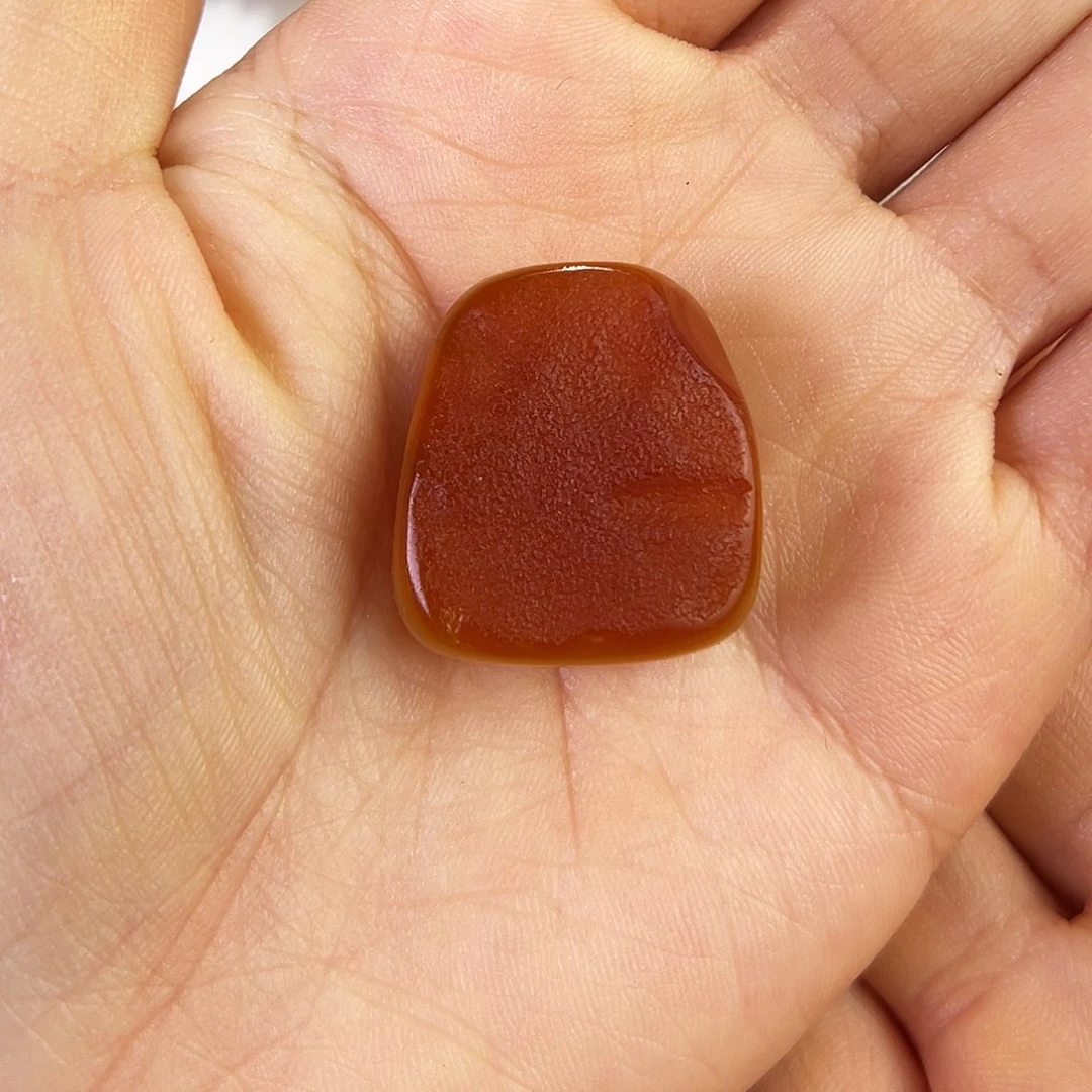 琥珀珠宝奇石未镶嵌。