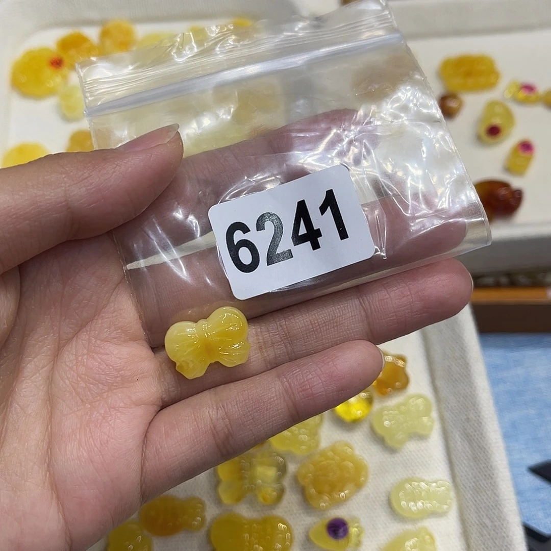 琥珀未镶嵌珠宝奇石蜜蜡