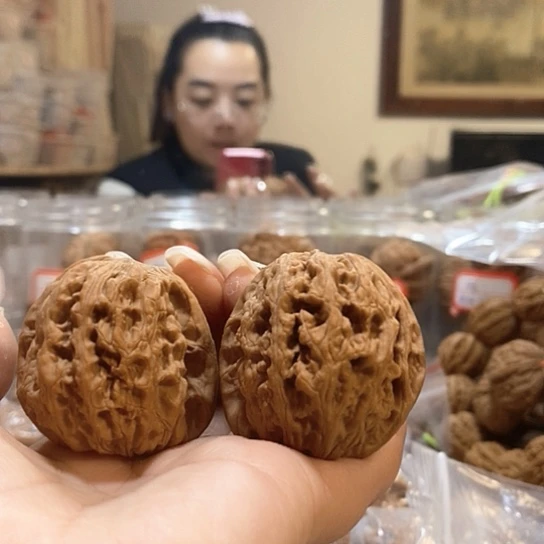 文玩核桃吊坠43将军膀有水尖