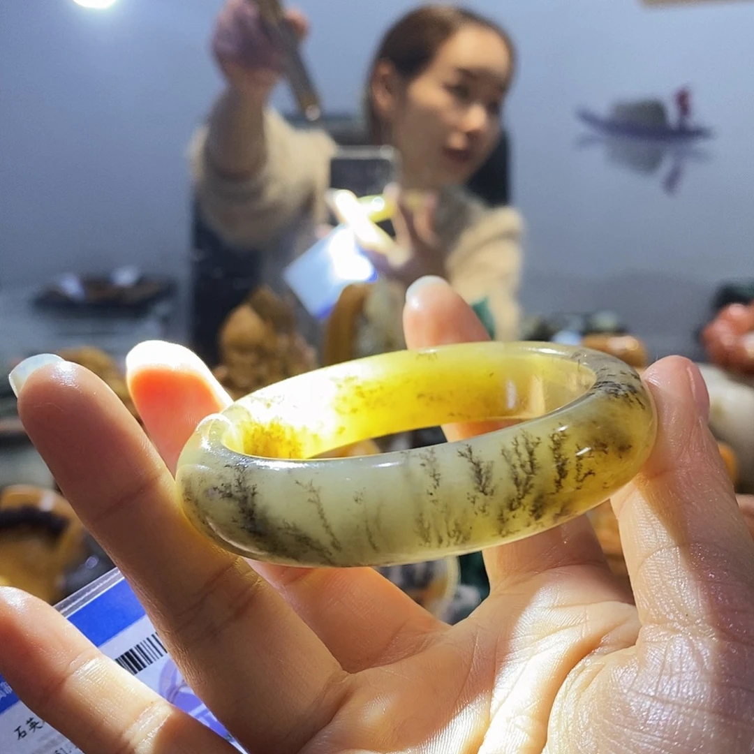 石英质玉未镶嵌颈饰