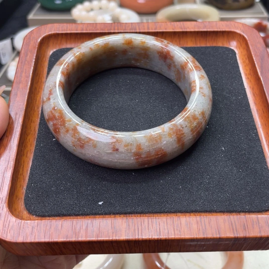 未镶嵌手镯石英岩玉