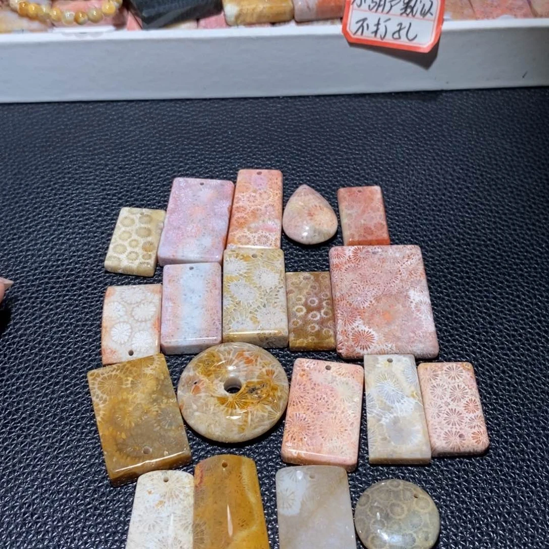 石英质玉颈饰合金O****g3012