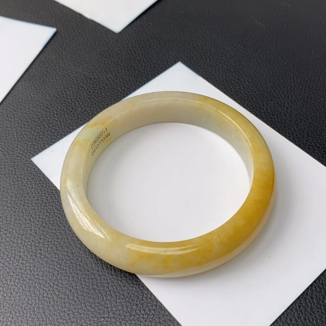 翡翠手镯未镶嵌荆*。天然翡翠手镯