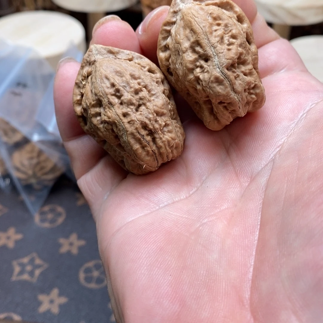 文玩核桃吊坠楸核尖商骄家7号