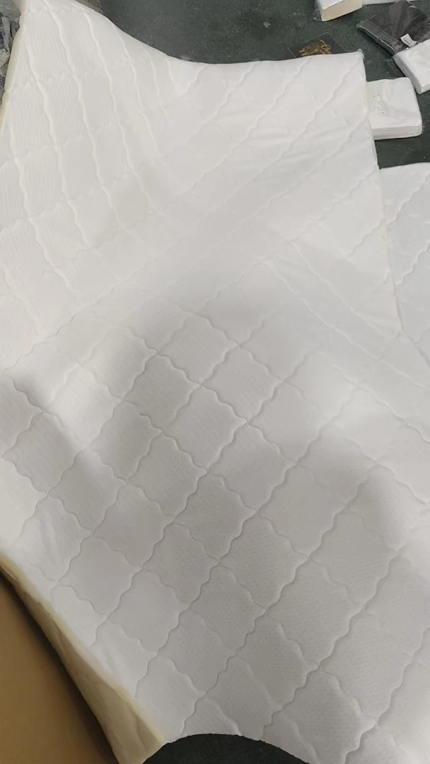 瑕疵薄款无包边白色菱形格床垫约90*200