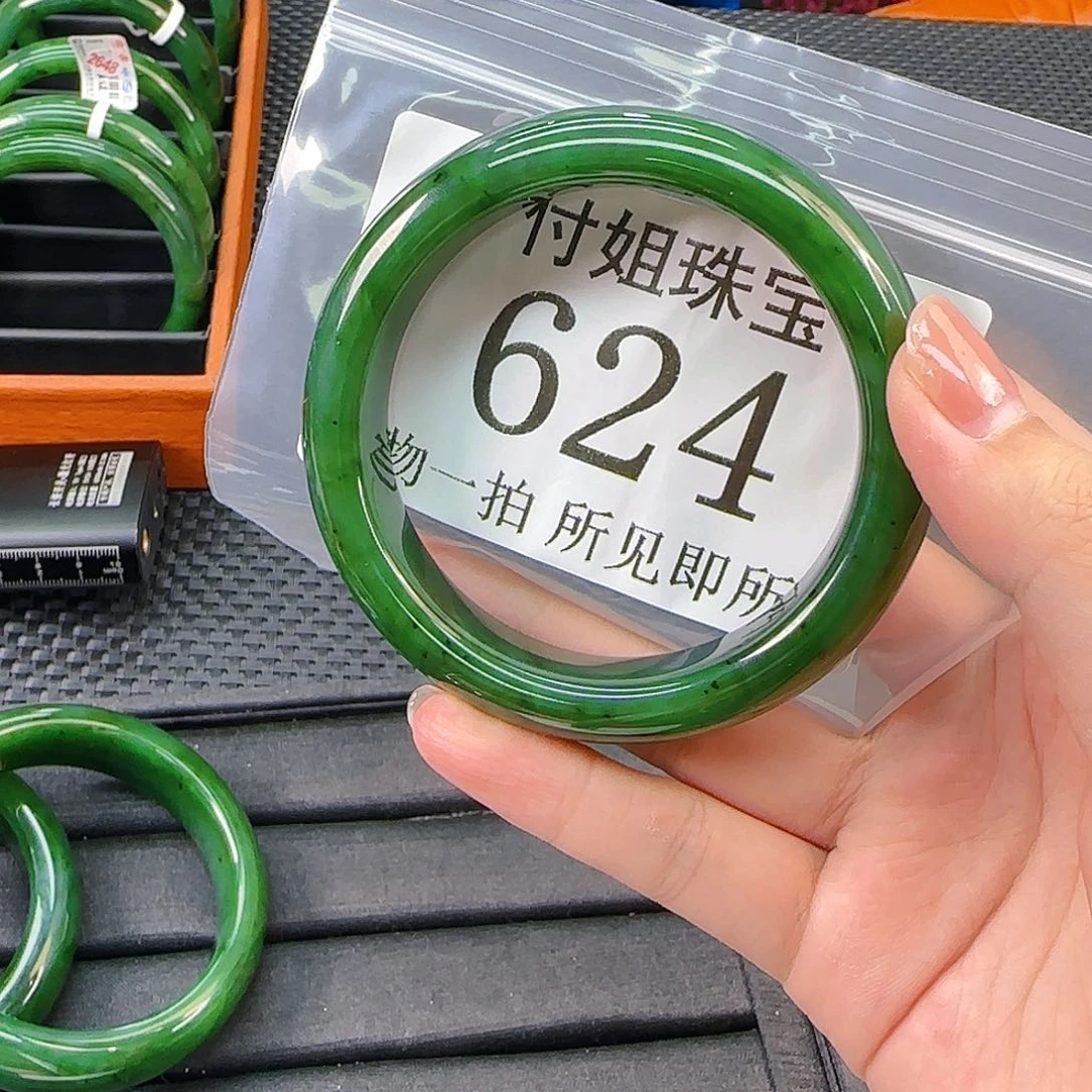 颈饰未镶嵌和田玉手镯59 624