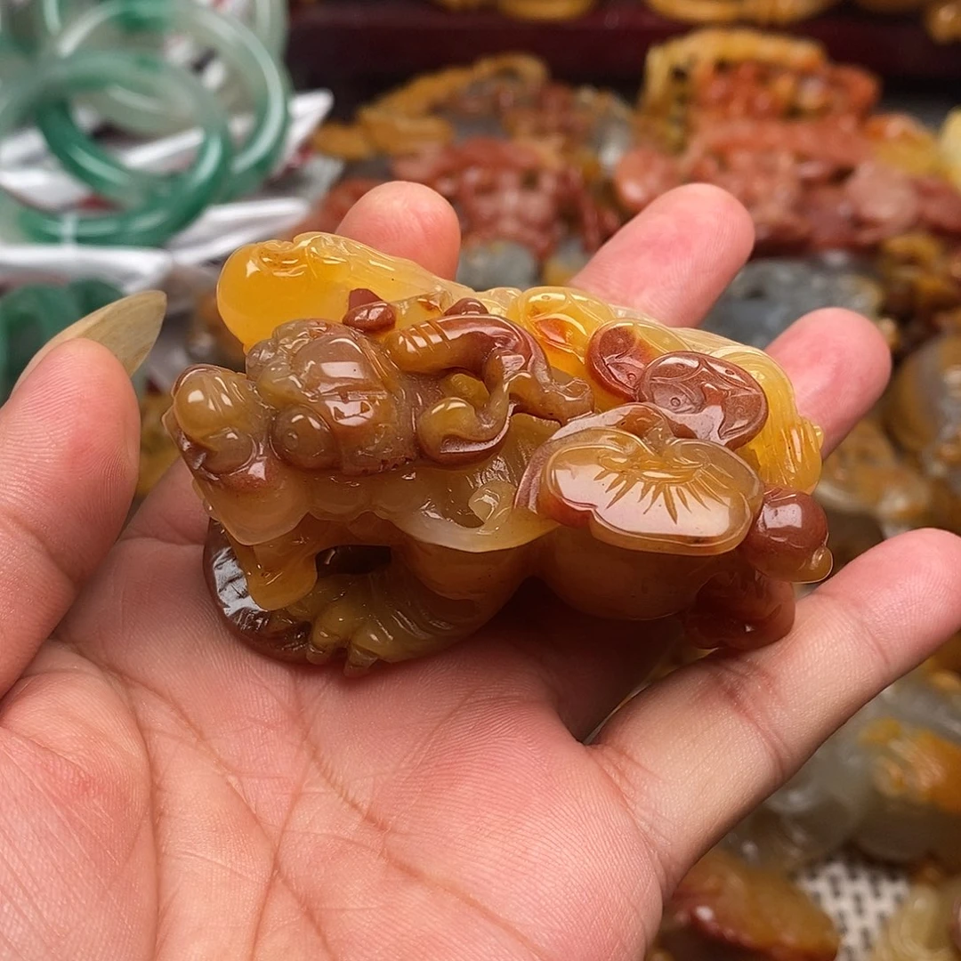 石英质玉（黄龙玉）未镶嵌颈饰