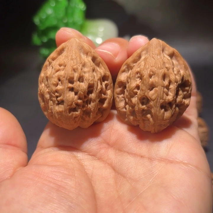 文玩核桃吊坠文玩核桃吊坠金三角34