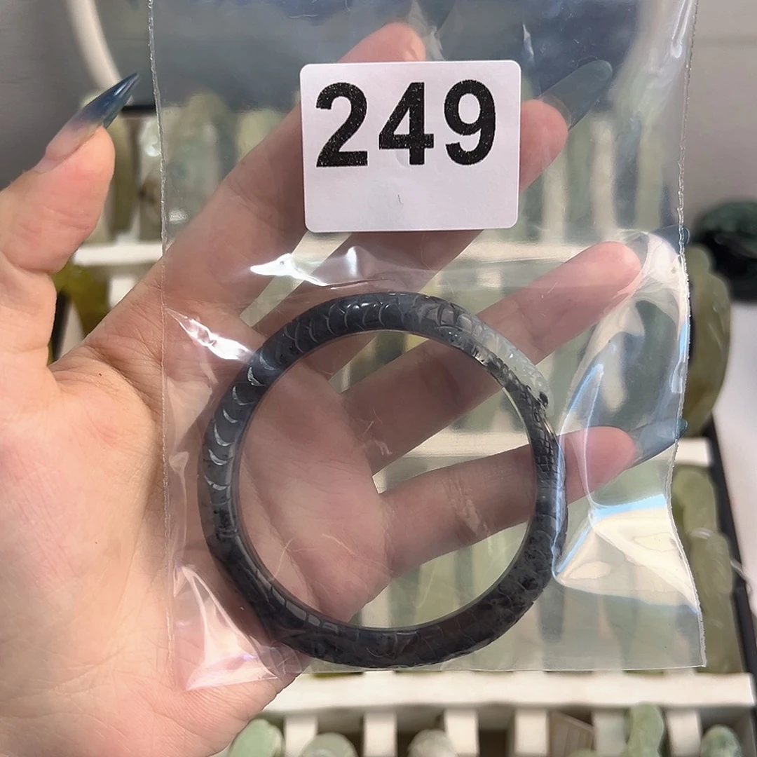 蛇纹石玉未镶嵌手镯龙*