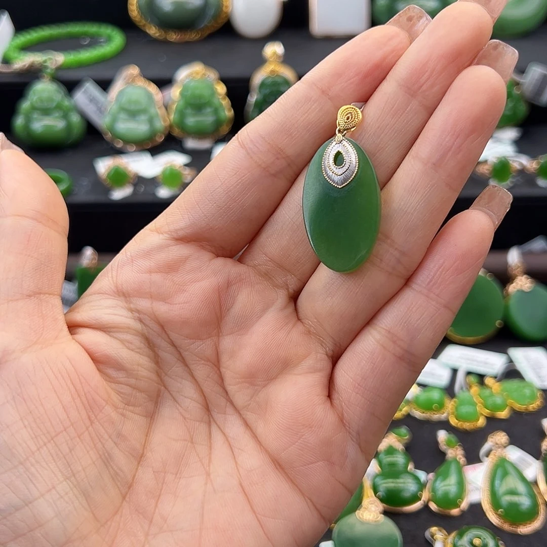 和田玉（碧玉）18K金镶嵌颈饰