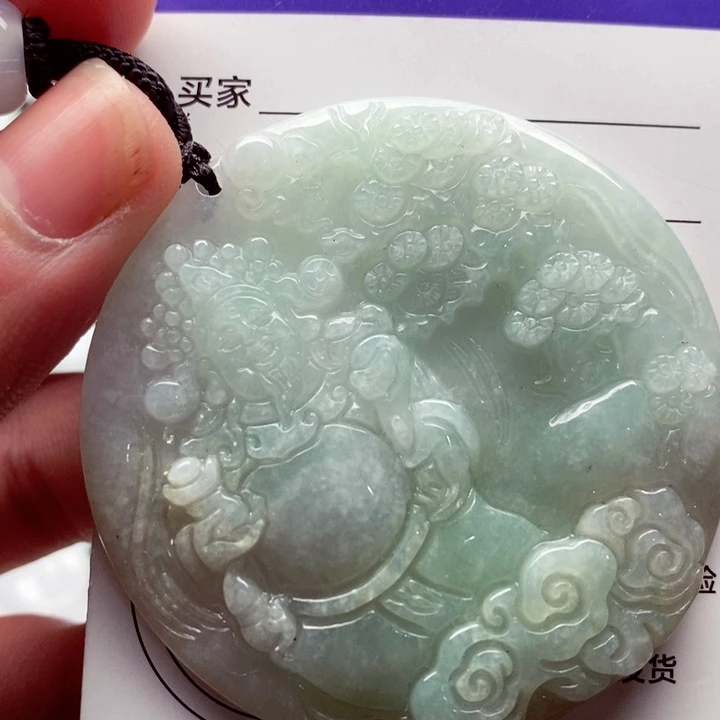 翡翠挂件未镶嵌翡翠