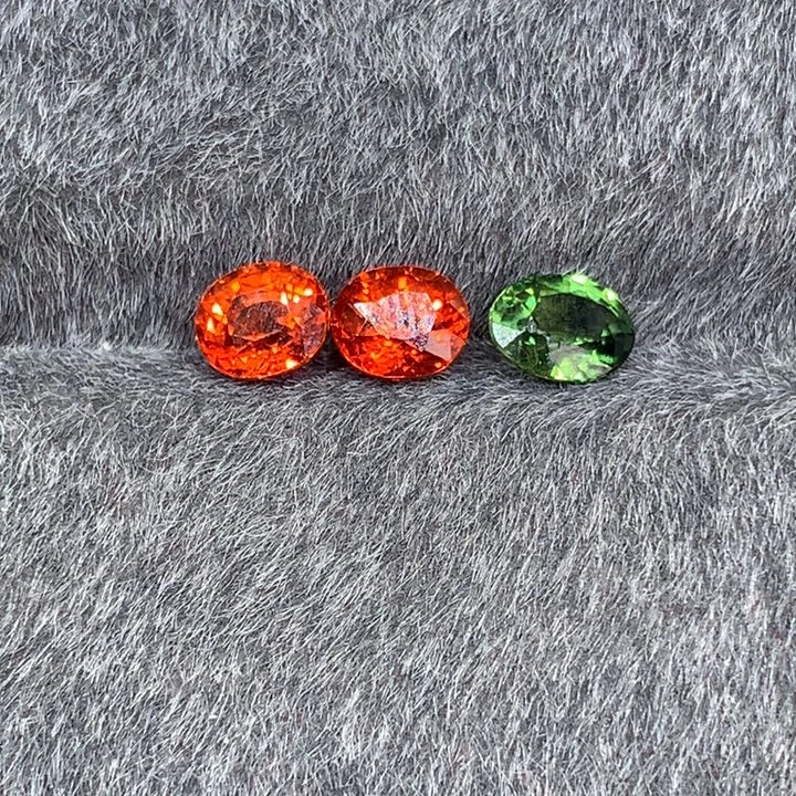 彩色蓝宝石裸石未镶嵌喊*啊2.445克拉