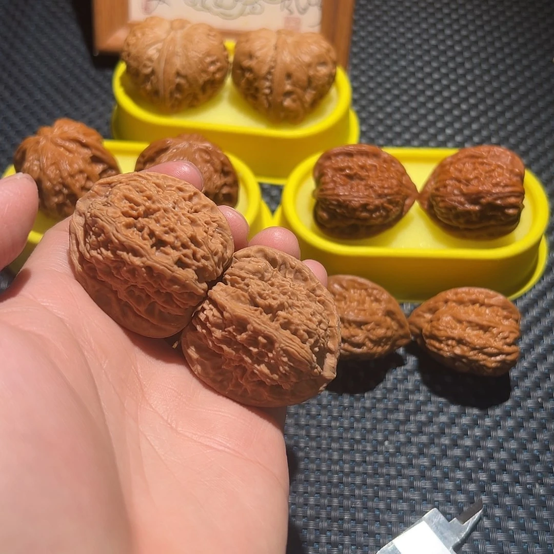 文玩核桃吊坠南疆石 文玩核桃