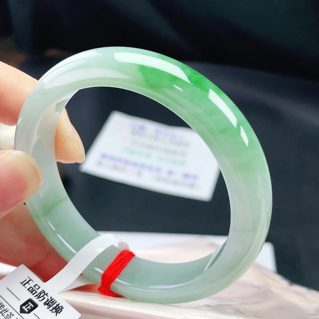 翡翠手镯未镶嵌53圈