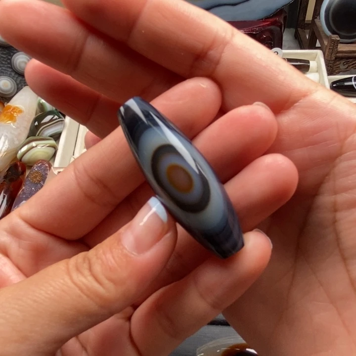 玛瑙/玉髓颈饰未镶嵌是***呀