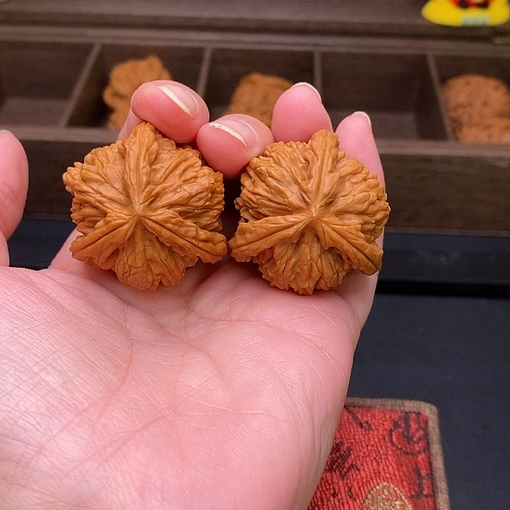 欢***1把件文玩核桃白奔