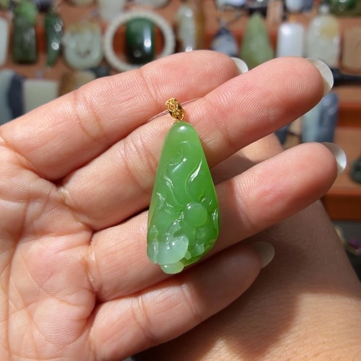 和田玉18K金镶嵌颈饰