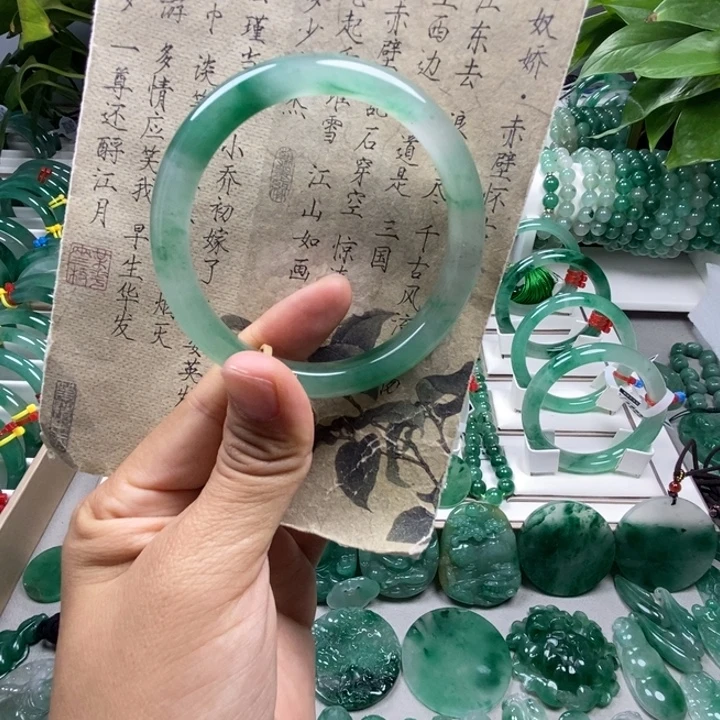 未镶嵌手镯石英质玉