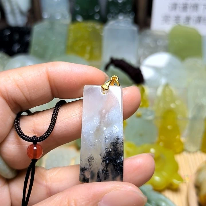 岫玉吊坠(不含链)未镶嵌红*红