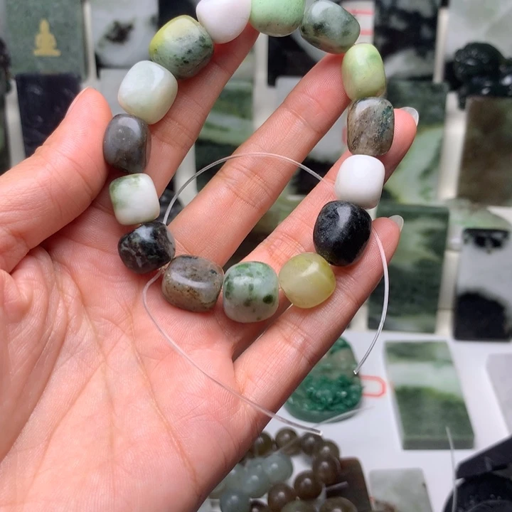 独山玉未镶嵌颈饰