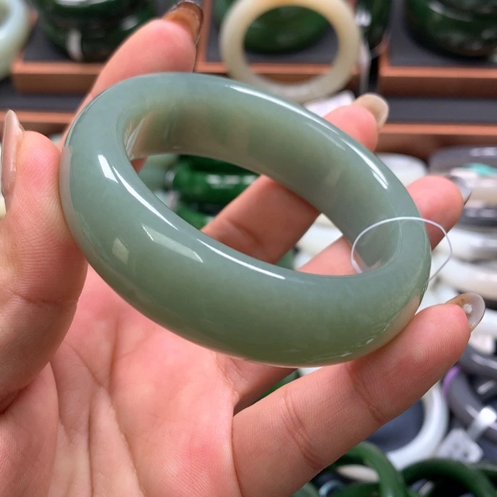【闪购商品】未镶嵌手镯和田玉