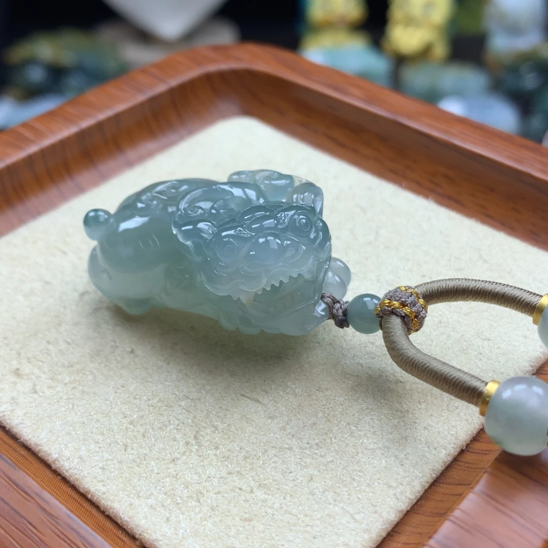 翡翠未镶嵌颈饰52