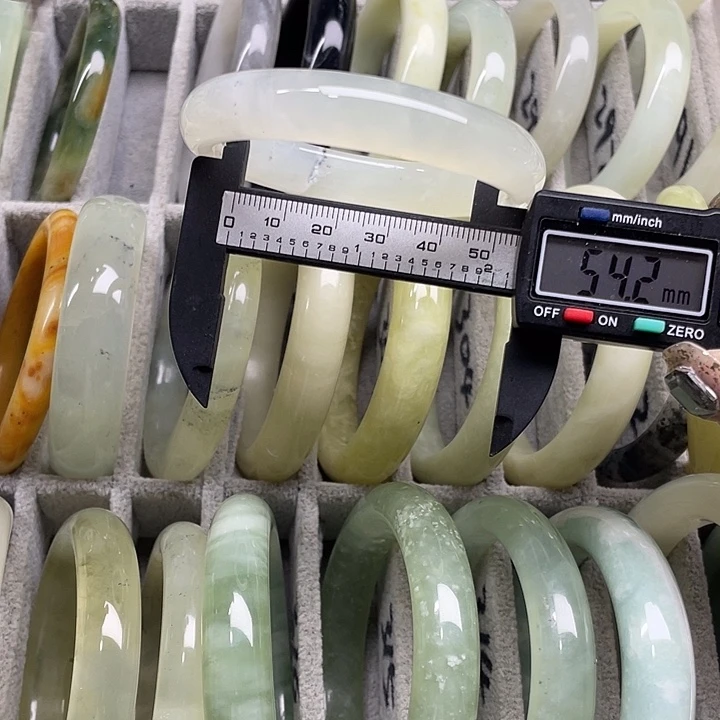 蛇纹石玉未镶嵌手镯298