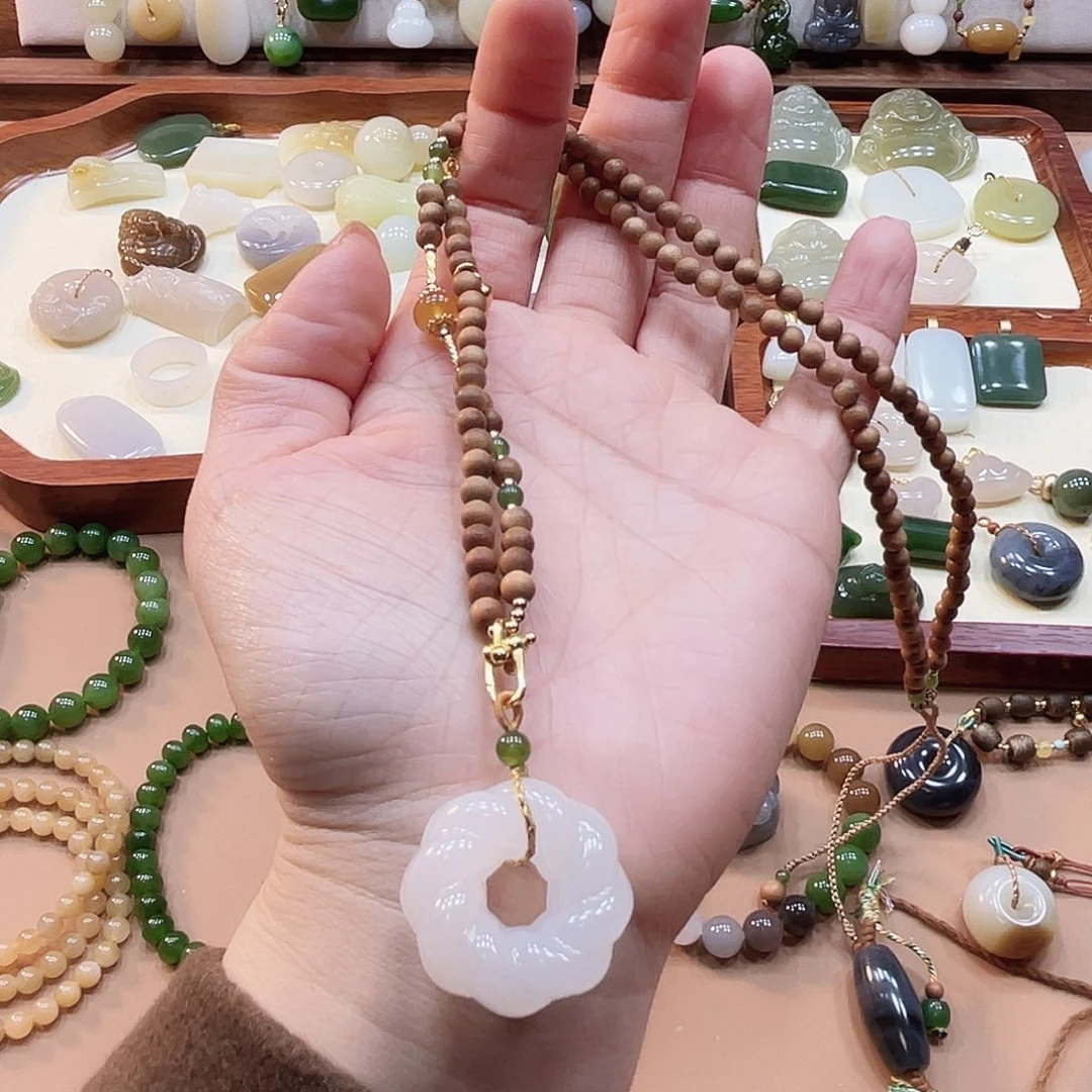 和田玉未镶嵌颈饰