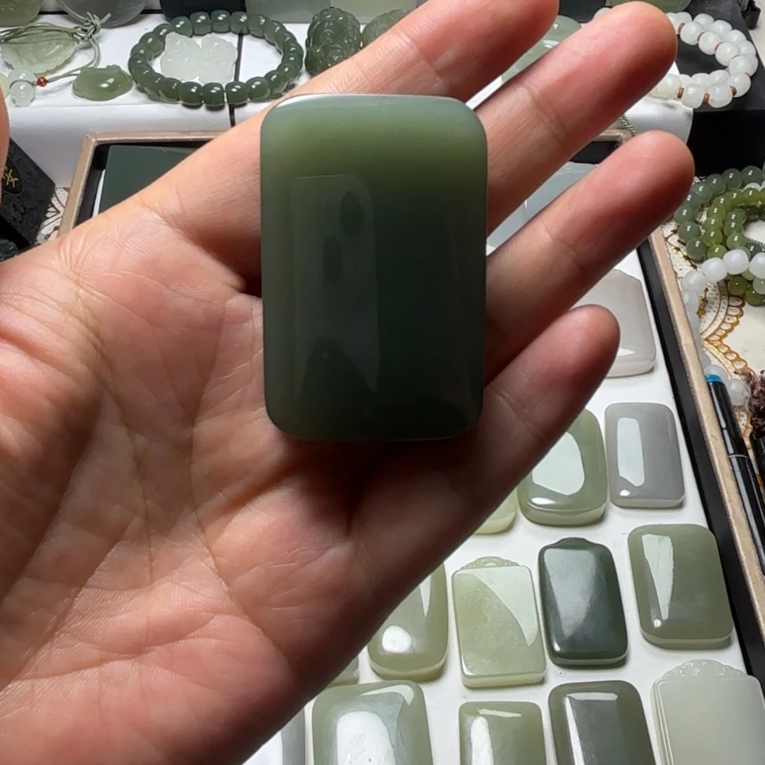 Z***z和田玉未镶嵌颈饰