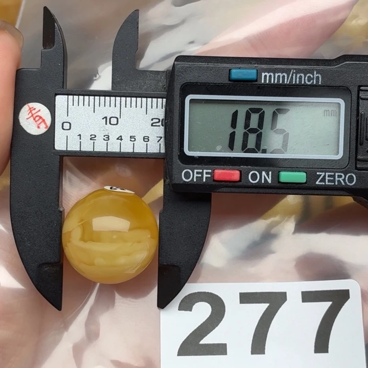 锋***哥未镶嵌琥珀裸石蜜蜡