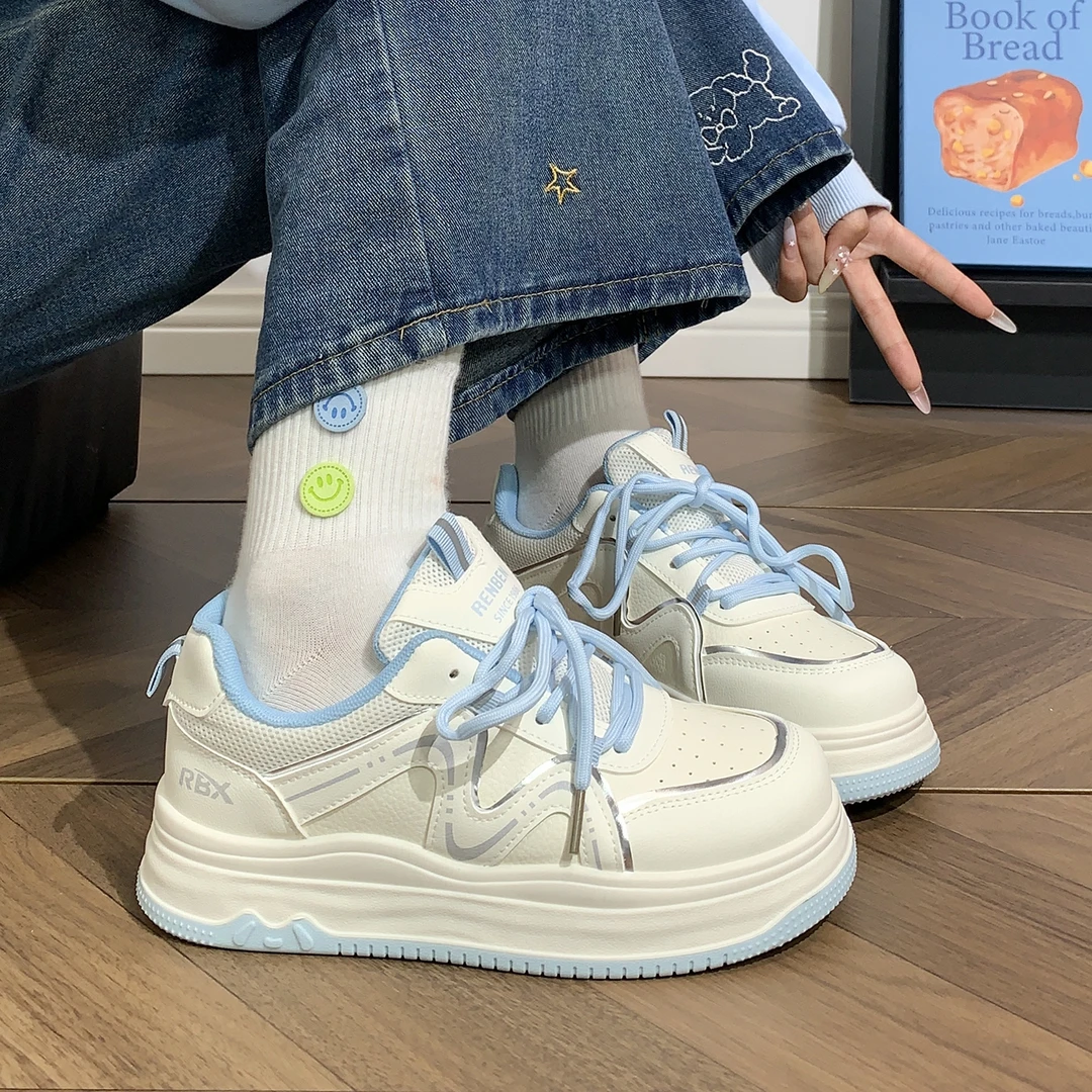 人本爆款小白鞋女2025春秋新款学生厚底板鞋chic百搭休闲鞋配裙子