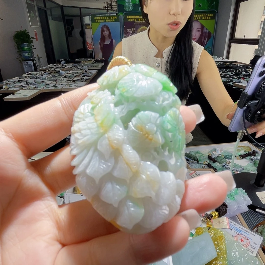 颈饰未镶嵌翡翠一个