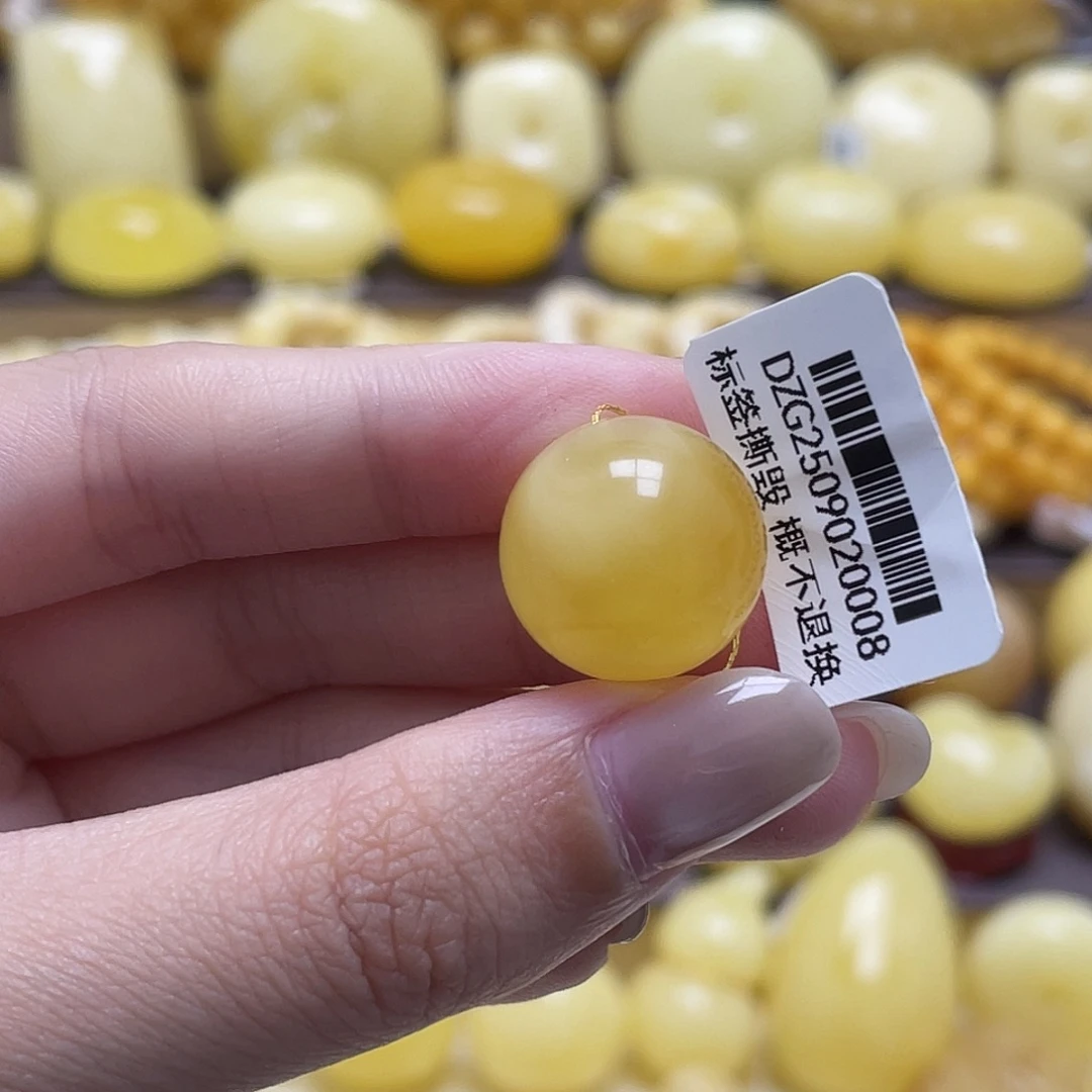 琥珀未镶嵌裸石16.7mm瑕