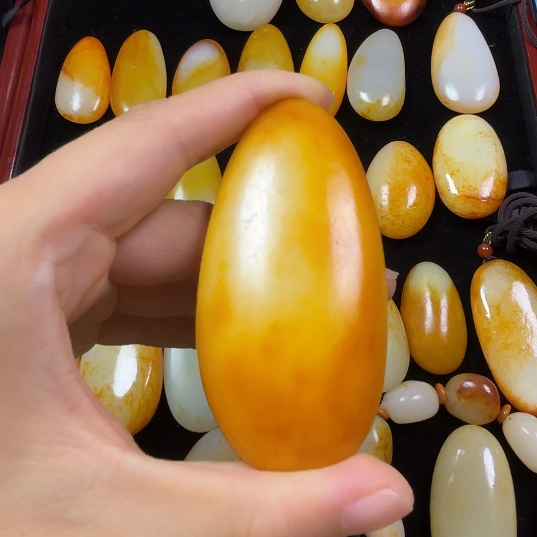 和田玉未镶嵌颈饰诗****》