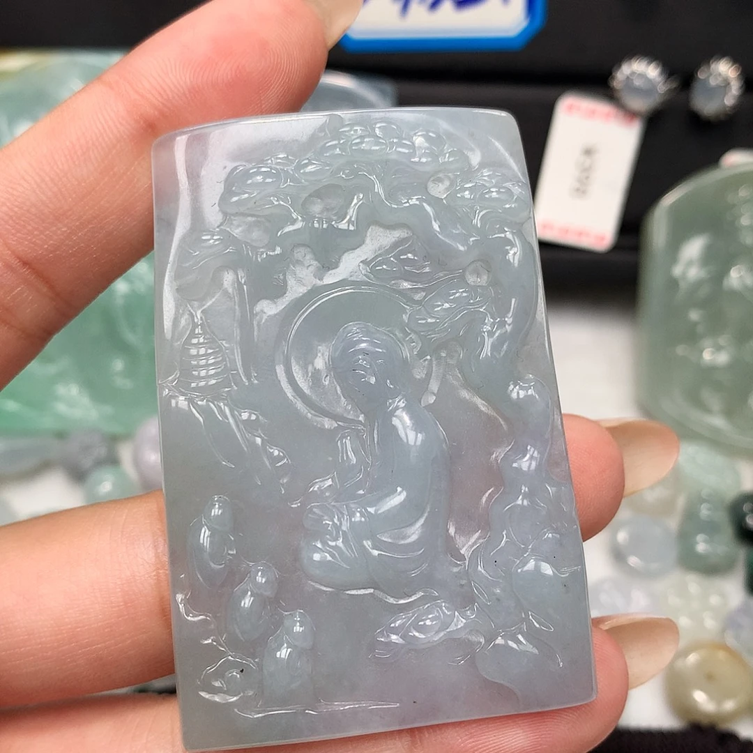 翡翠未镶嵌颈饰玉牌