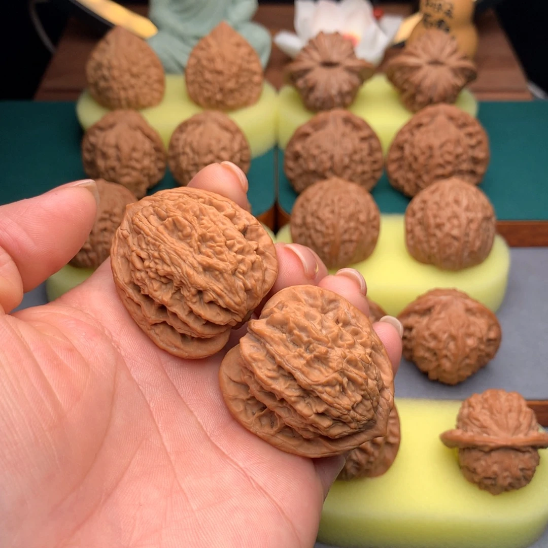 文玩核桃吊坠麦穗虎头38