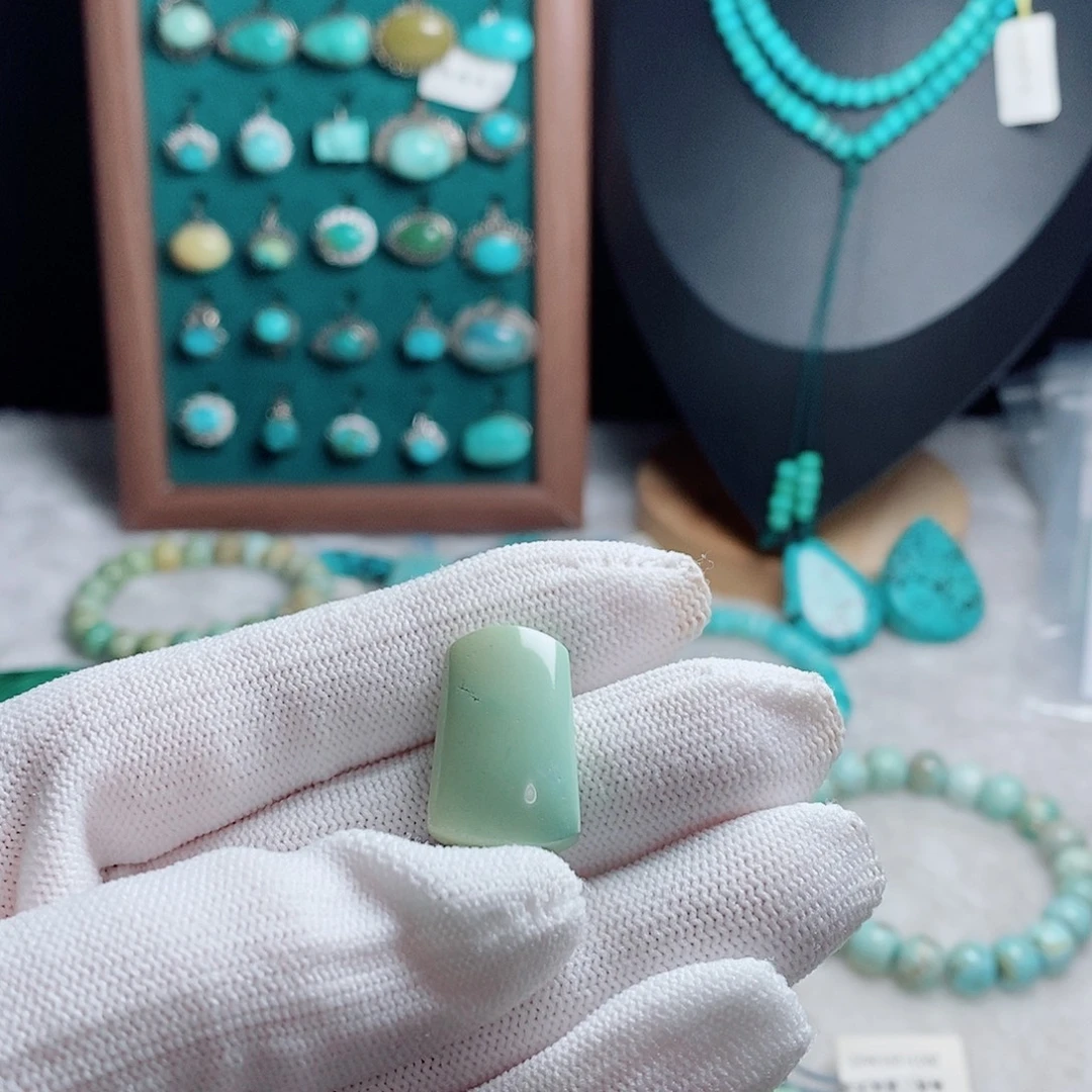 未镶嵌绿松石珠宝奇石