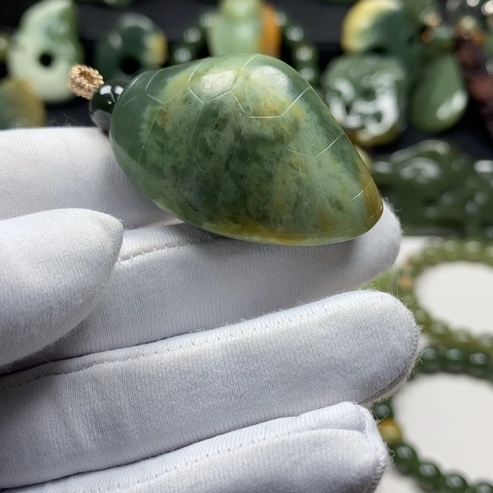 岫岩河磨玉（透闪石质玉）未镶嵌颈饰