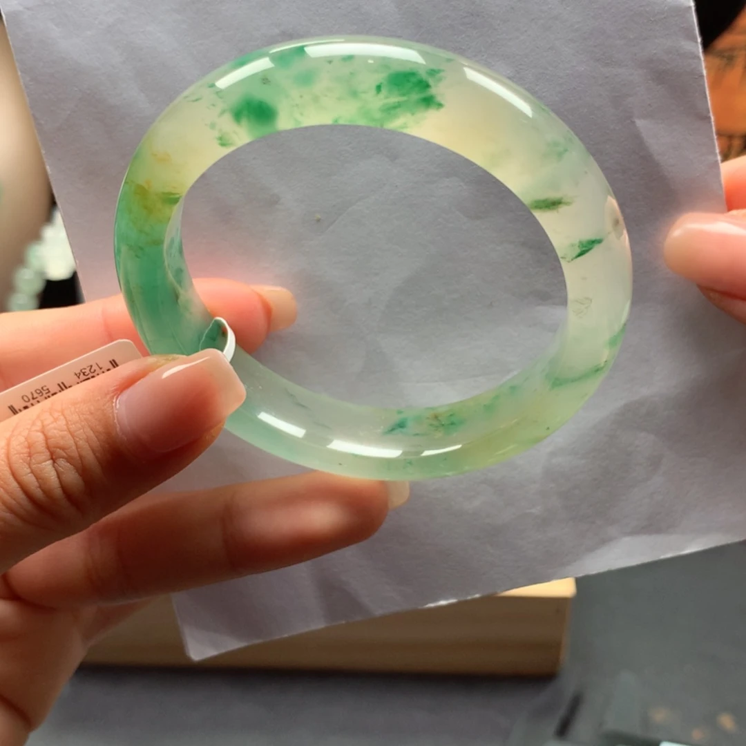 【闪购商品】石英质玉手镯未镶嵌