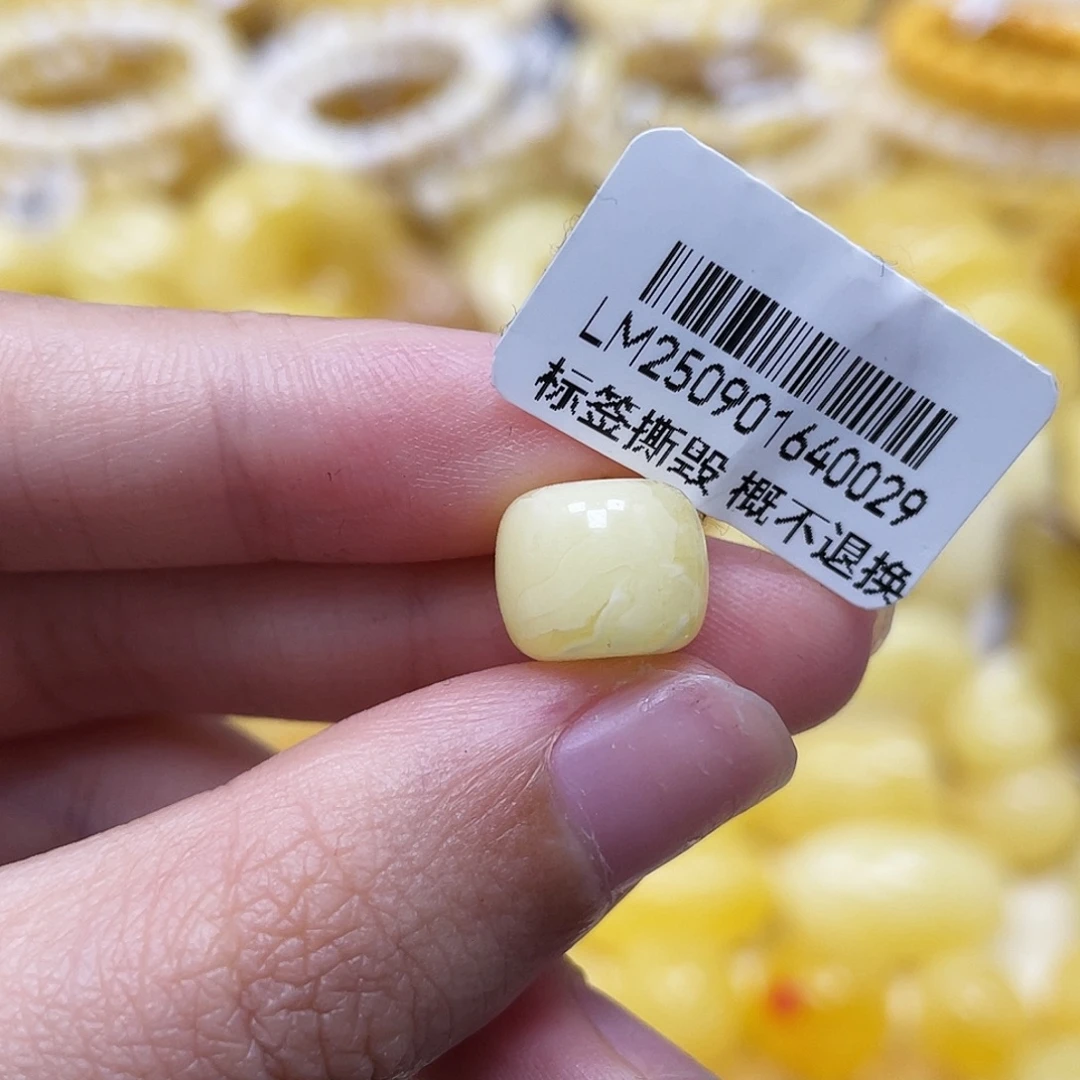 琥珀未镶嵌裸石10.4*8.4mm