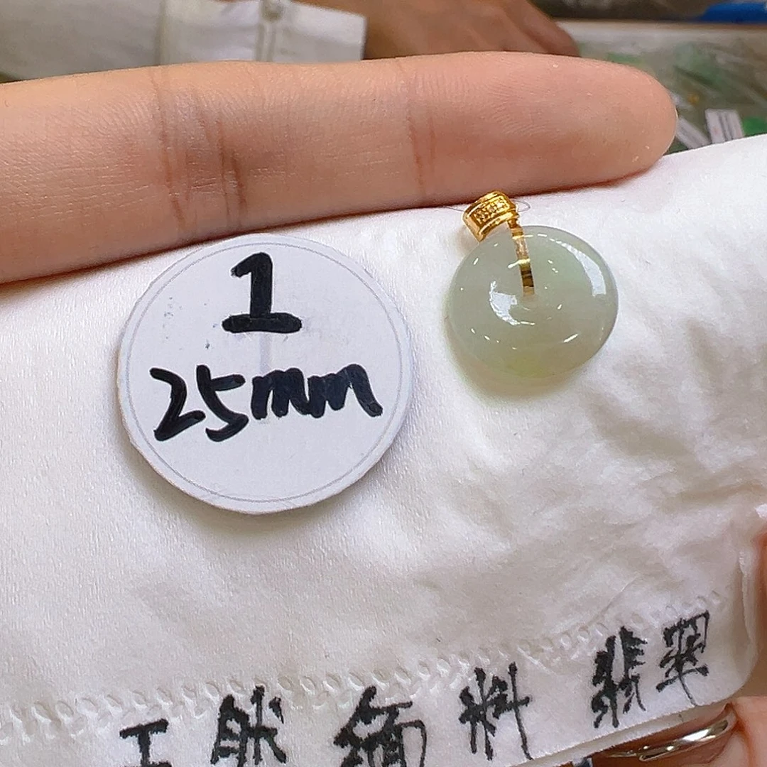 翡翠颈饰18K金镶嵌翡翠