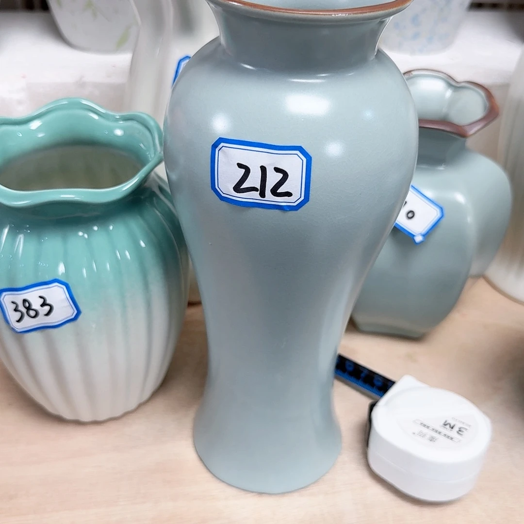 瓶212号高度25厘米口径5厘米左右陶瓷