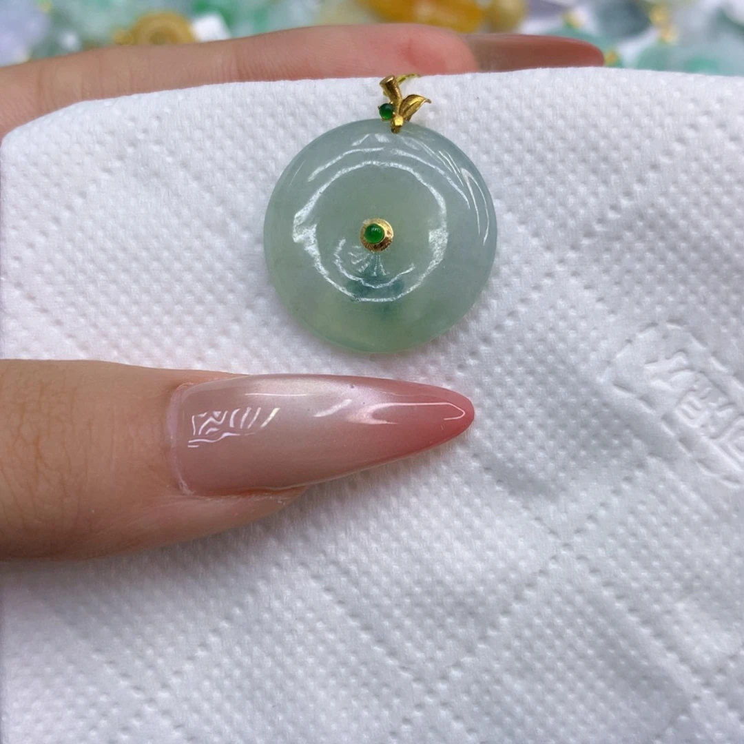 翡翠18K金镶嵌颈饰1111111111