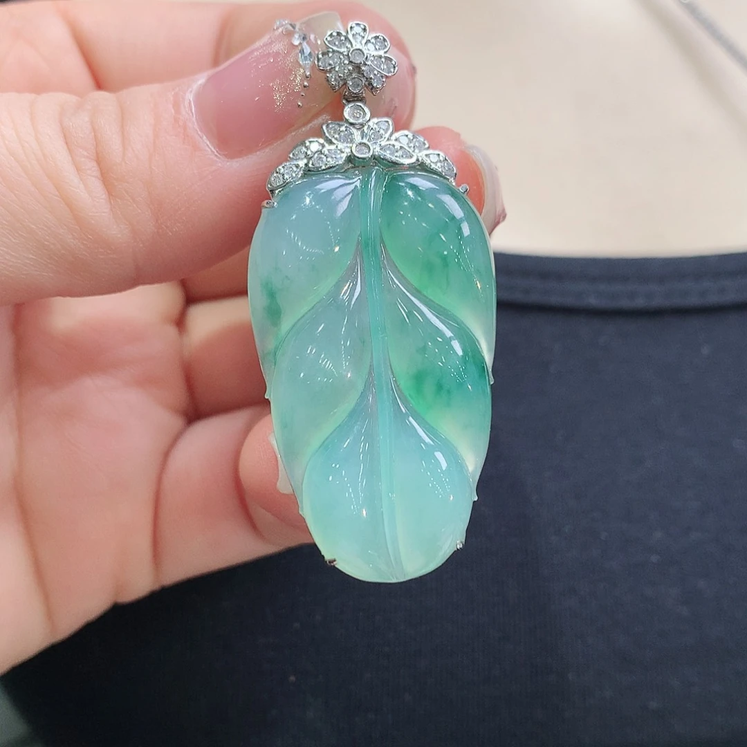 翡翠颈饰18K金镶嵌叶子