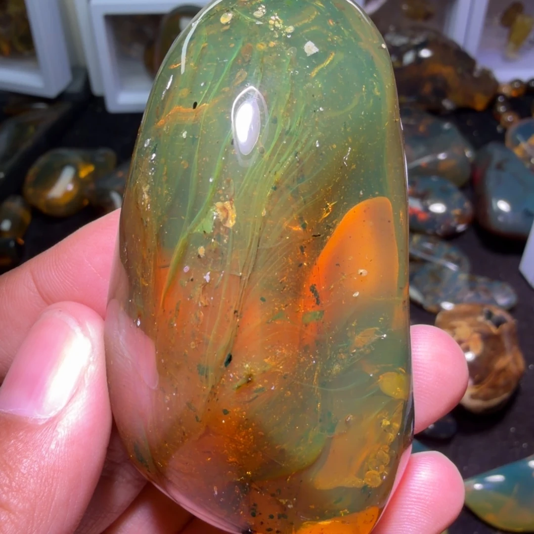 木***合琥珀未镶嵌裸石，，