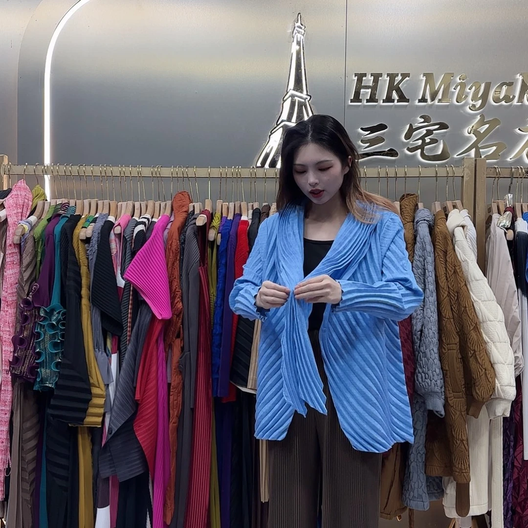 套头款蓝色波纹外套