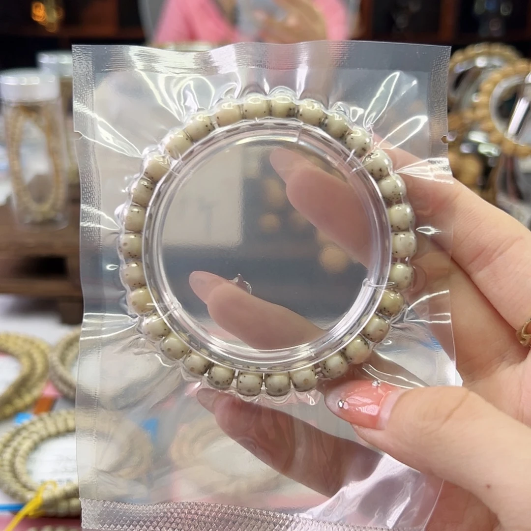 星月菩提吊坠Ll.7.5x6.5贯穿通体 石玉料