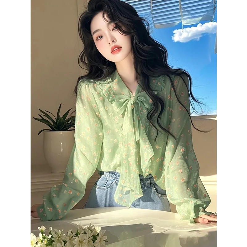 2025春季新款小衫超好看独特漂亮洋气设计感小众绿色碎花系带衬衫