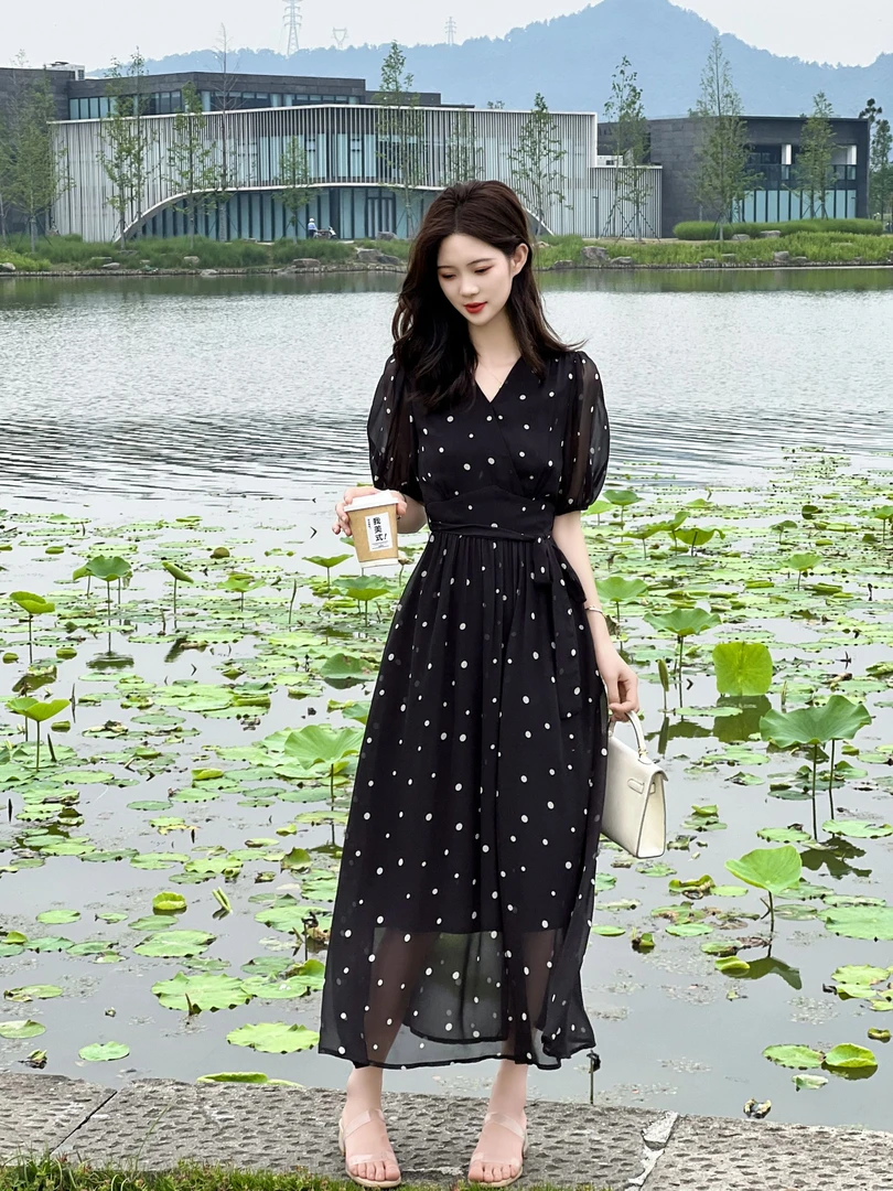 【梦屿千寻】2025夏季新款碎花法式气质显瘦高级感女装连衣裙长裙