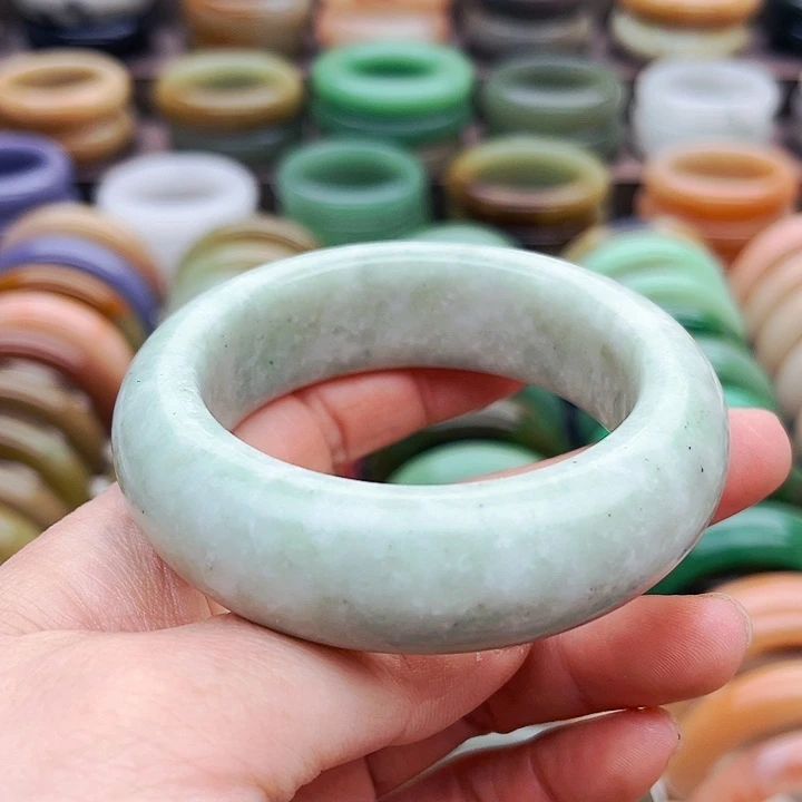 未镶嵌手镯（圆镯）石英质玉